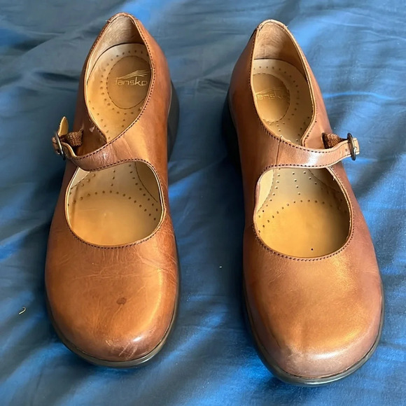 DANSKO FAWNA
BLACK MILLED NAPPA in chocolate brown Mary Jane style. Size 7 - Picture 4 of 16